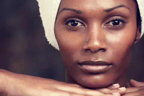 Hydrater ne suffit pas : pourquoi votre peau reste sèche malgré les crèmes